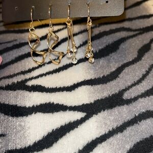 Elegant Gold Earrings Set